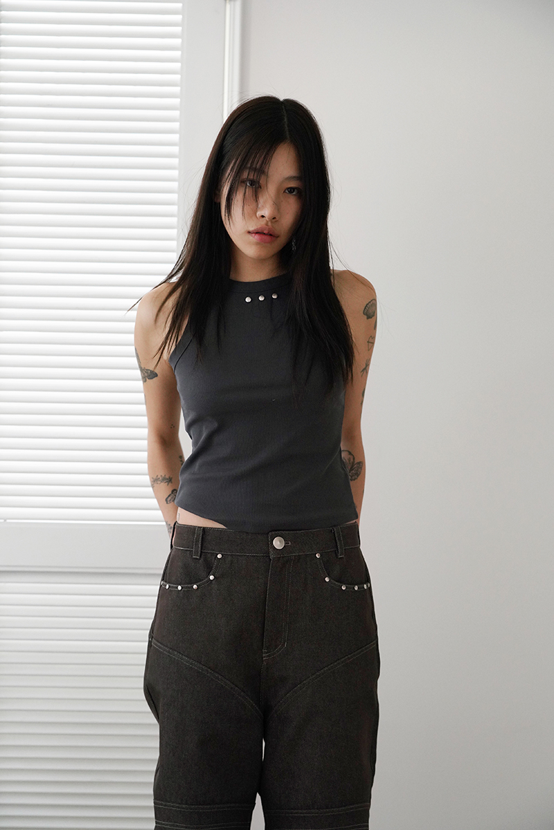 [EXCLUSIVE] RIVET NECKLACE SLEEVELESS IN CHARCOAL