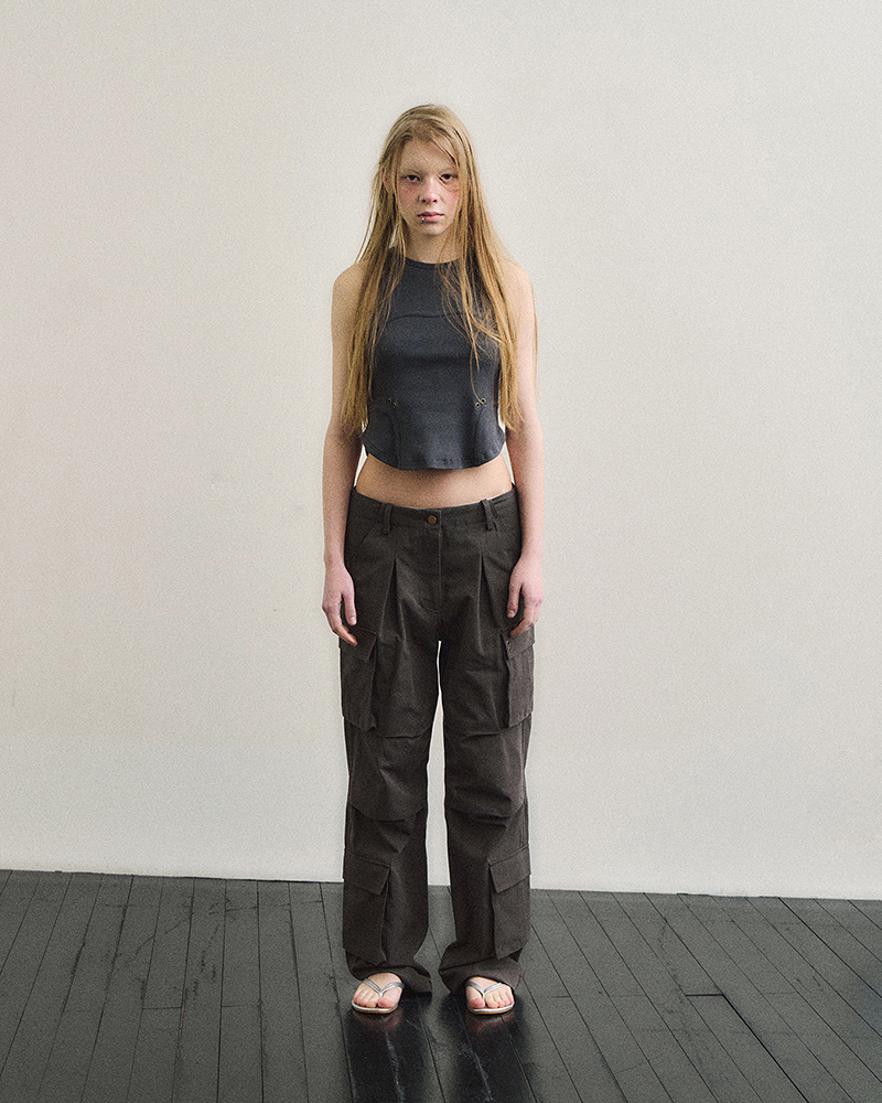 EYELET WIDE CARGO PANTS IN CHARCOAL